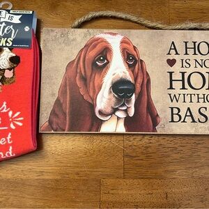 NWOT Red Basset Hound Socks and picture
